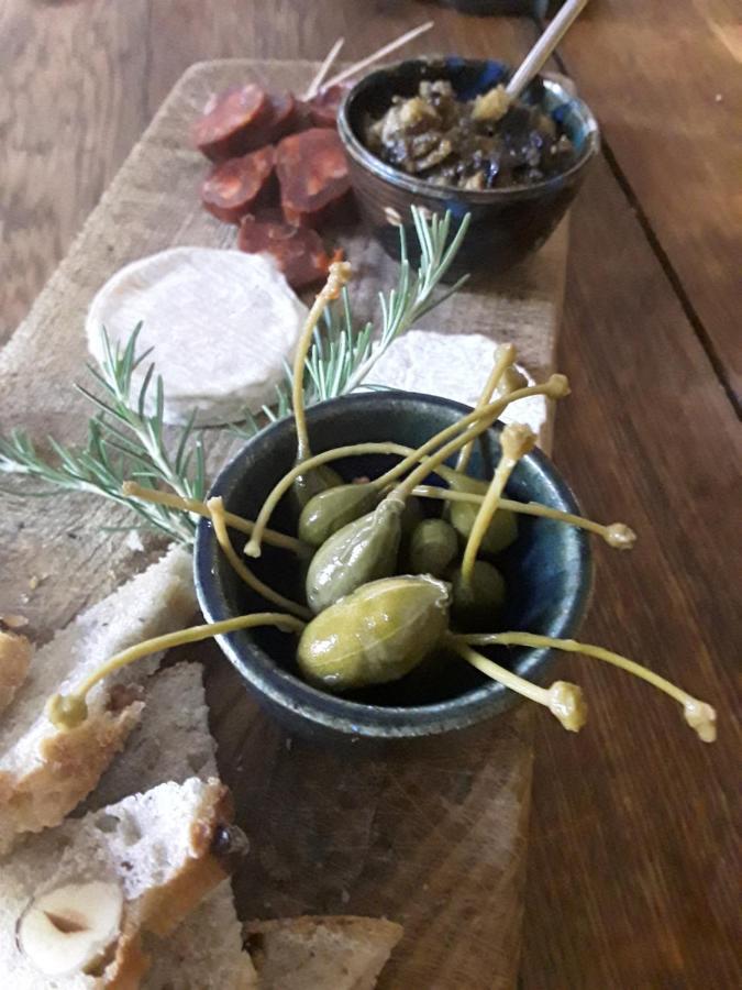 Bastida De Beata Bed & Breakfast Noailles  Bagian luar foto