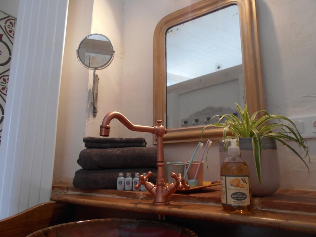 Bastida De Beata Bed & Breakfast Noailles  Bagian luar foto
