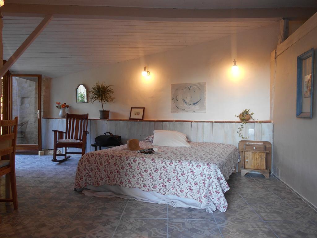 Bastida De Beata Bed & Breakfast Noailles  Bagian luar foto