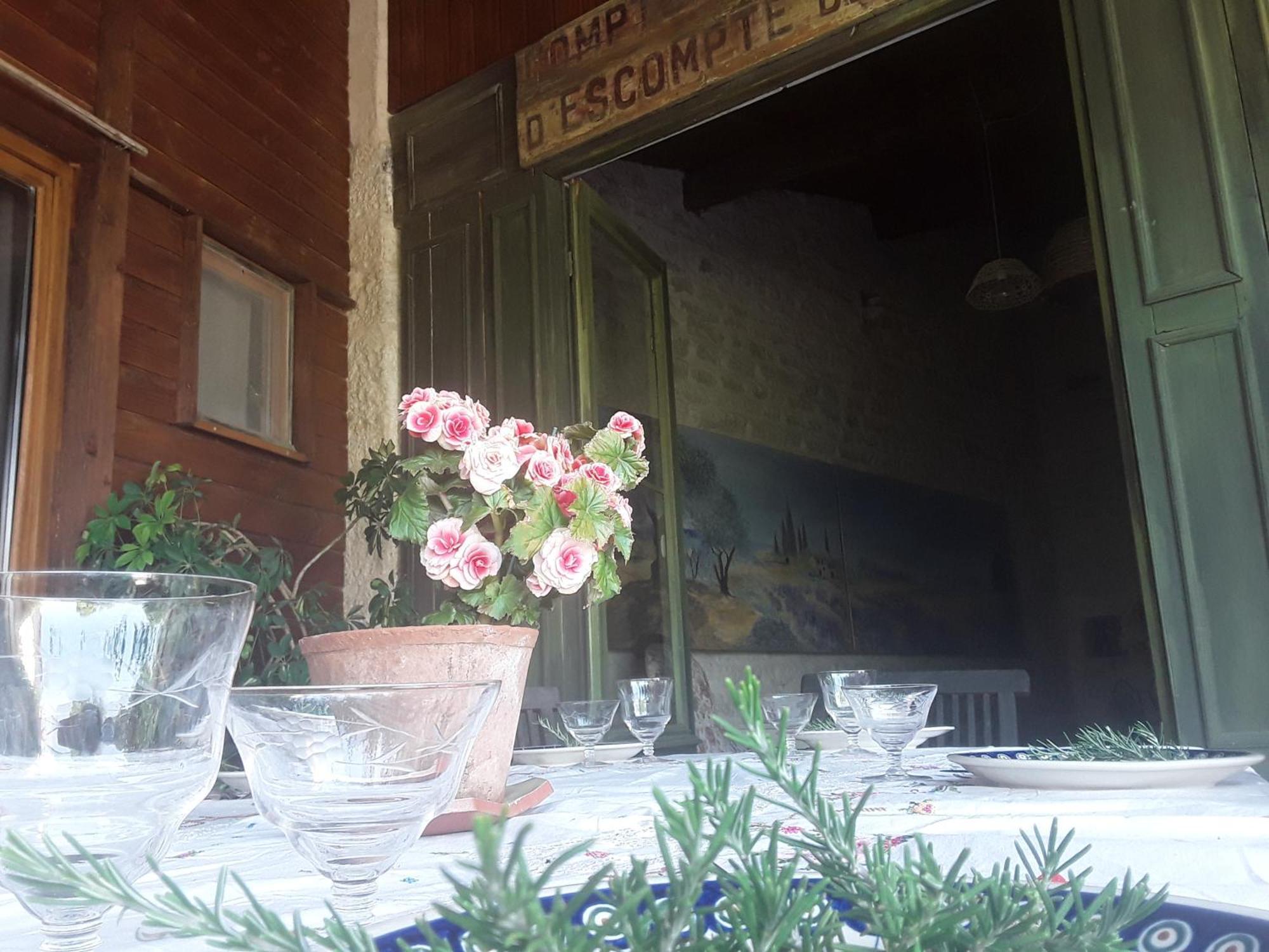 Bastida De Beata Bed & Breakfast Noailles  Bagian luar foto