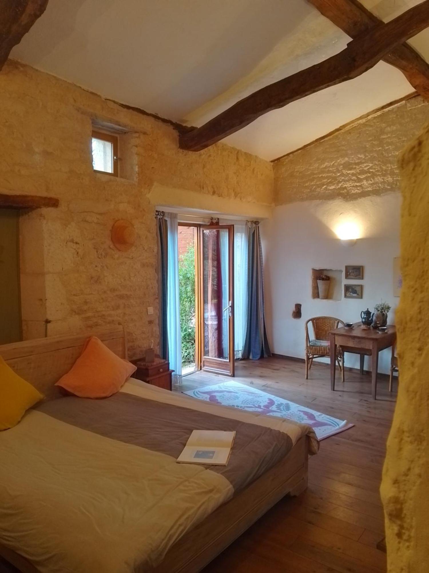 Bastida De Beata Bed & Breakfast Noailles  Bagian luar foto