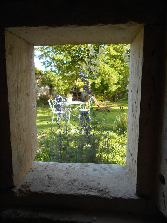 Bastida De Beata Bed & Breakfast Noailles  Bagian luar foto