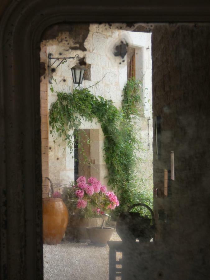 Bastida De Beata Bed & Breakfast Noailles  Bagian luar foto